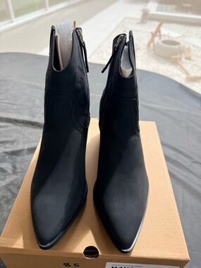 Women's Black Pointed Ankle Boots - Zipper Closure